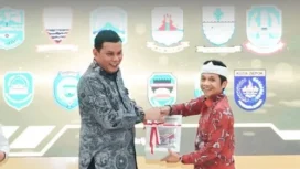 Bupati Purwakarta Saepul Bahri Binzein menerima penghargaan Opini Wajar Tanpa Pengecualian (WTP) dari BPK di kantor Badan Pemeriksa Keungan (BPK) RI Perwakilan Provinsi Jawa Barat, di Bandung, Selasa 9 Juni 2026.