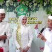Bupati Purwakarta Om Zein saat menikahkan salah satu pasangan pengantin lewat program Nikah Hemat.