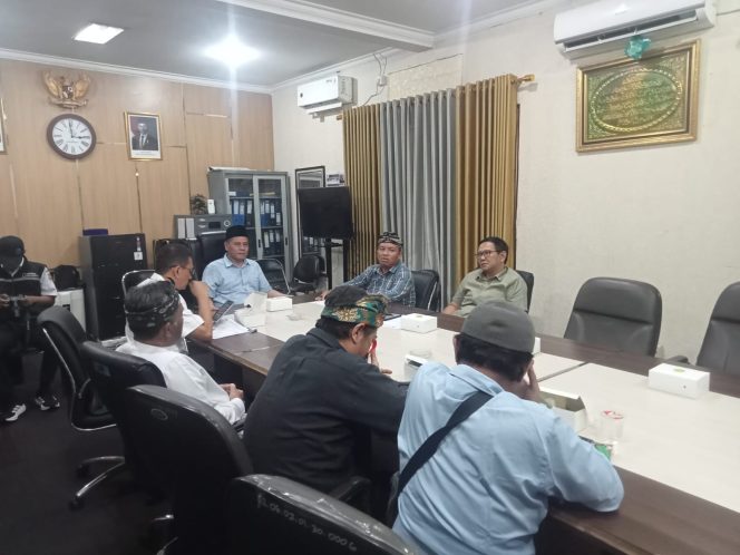 
 Rapat Dengar Pendapat (RDP) Komisi IV, Pansus 1 Pemajuan Budaya DPRD Purwakarta bersama Paguyuban Padipaan Guguwar Situs Sunda (PGSS) di ruang kerja Komisi IV DPRD Purwakarta. Foto: purwakartapost