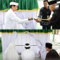 Bupati Purwakarta Saepul Bahri Binzein berziarah ke makam Baing Yusuf. Foto: Istimewa