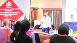 Bos Beye saat dalam sambutan perdananya usai ditetapkan sebagai Ketua Kadin Purwakarta periode 2026-2031 dalam gelaran Muskab Kadin Kabupaten Purwakarta di Prime Plaza Hotel, Selasa 9 Juni 2026.