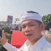 Bupati Purwakarta Saepul Bahri Binzein (Om Zein) saat mengecek persiapan acara festival budaya peringatan Hari Jadi Purwakarta.
